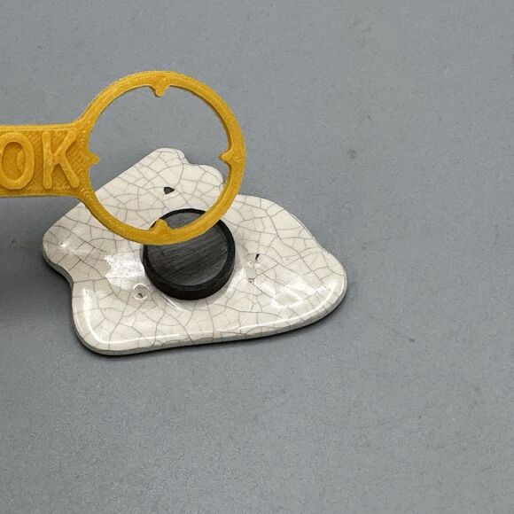 Vtg Dedham Potting Shed Bunny Rabbit Refridgerator Magnet Easter Cottagecore - Picture 4 of 6